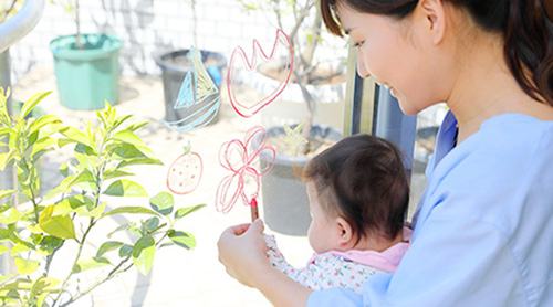 キッズスペース完備！お子様と一緒に診療室に入ることも可能です